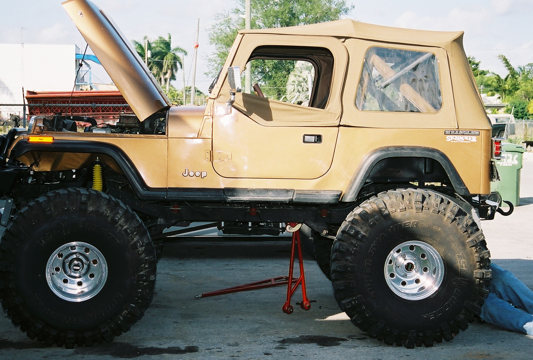 0658120-R1-032-14A.jpg