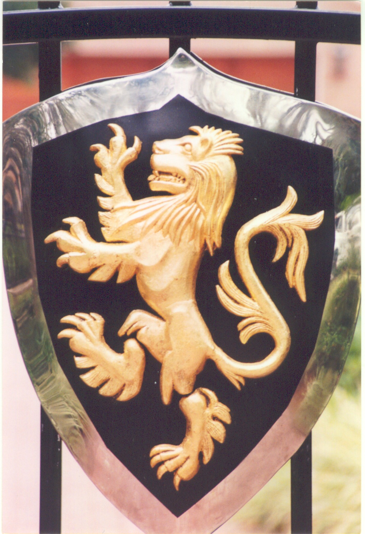 lioncrest300.bmp